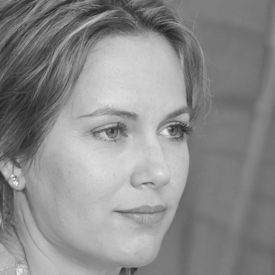 Portrait de Claire Dubois, spécialiste finance d'entreprise